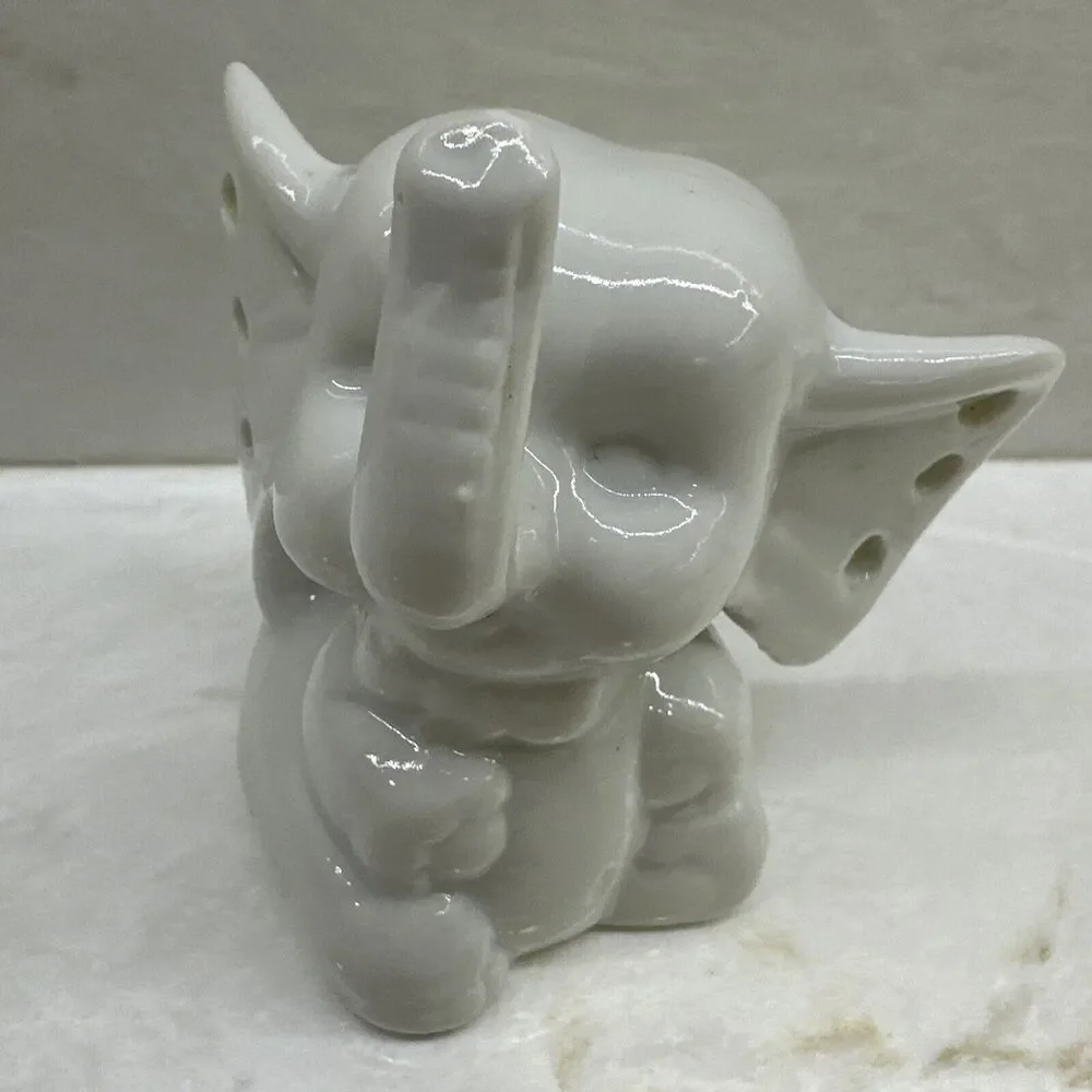 Vintage 70s White Porcelain Baby Elephant Earring Holder 3